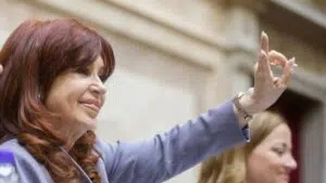 Cristina dijo que Milei “compra tiempo” con los dólares del FMI y acusó a Caputo de “cachivache”