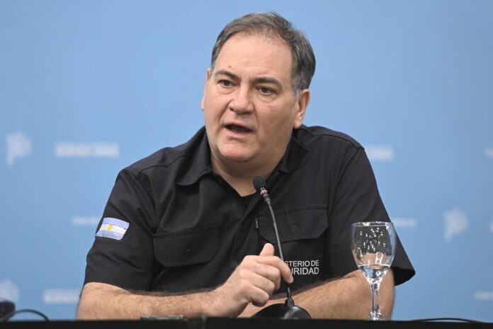 Javier Alonso: “Milei se llena la boca hablando de seguridad pero después nos desfinancia”
