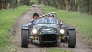 Autos-Clasicos-Villa-Gesell-696x392