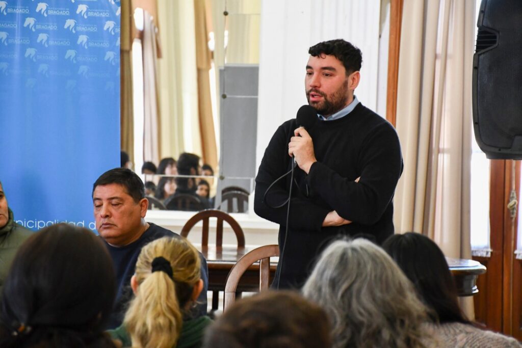 BECAS ESTUDIANTILES: ACOMPAÑAMOS A LAS FAMILIAS DE NUESTROS MUNICIPALES
