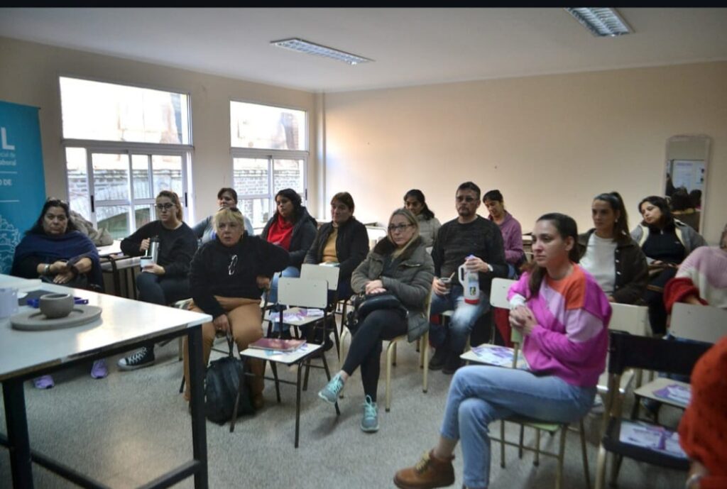 COMENZÓ LA CAPACITACIÓN EN ARTE EN CEMENTO PARA MUJERES Y PERSONAS LGBTIQ+