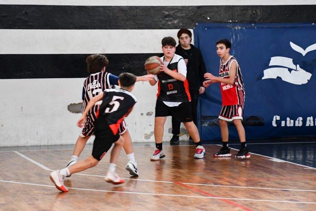 ¡UN MIÉRCOLES CON FINAL EMOCIONANTE EN EL BÁSQUET ESCOLAR!